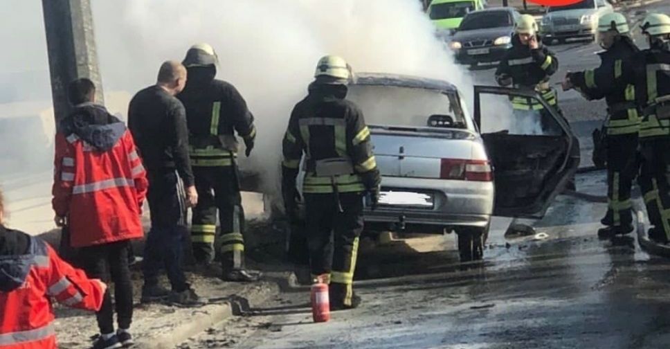 В Мариуполе на ходу загорелся автомобиль