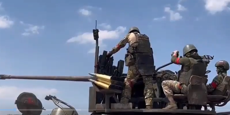 Окупанти самоліквідувалися на бронетехніці завдяки вибуху снаряда