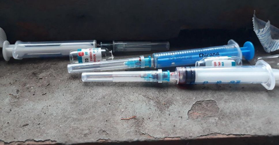 Детская площадка и подъезд: где мариупольские патрульные находят наркотики (ФОТО)