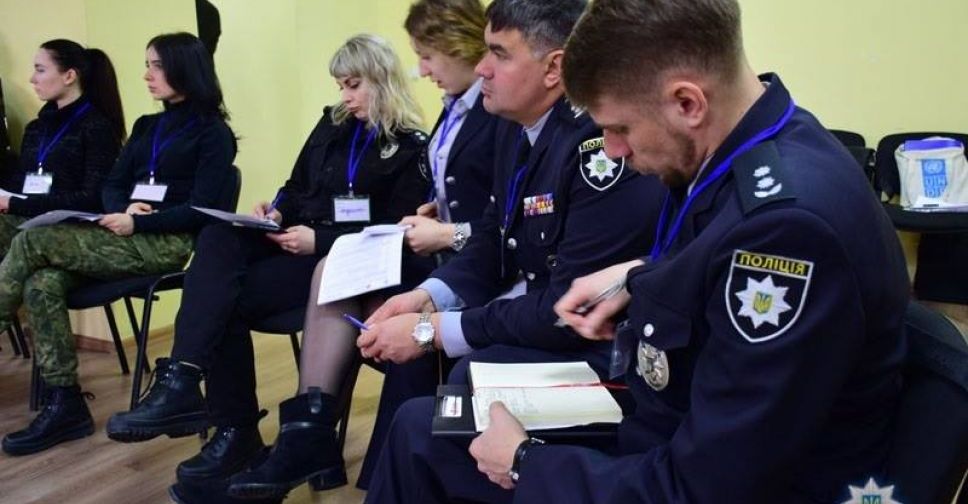 Мариупольских полицейских обучили противодействовать домашнему насилию (ФОТО)