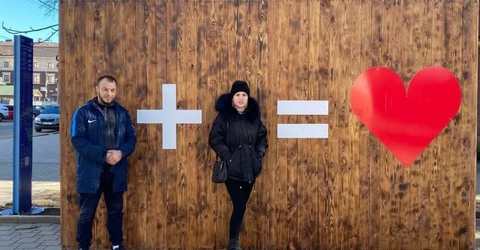 Фотозона с математическими знаками для влюбленных появилась в центре Мариуполя