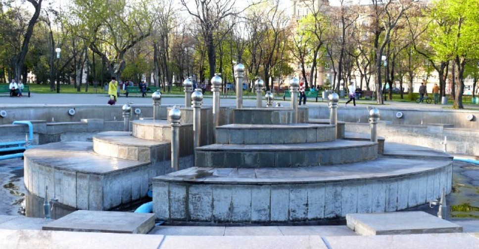 Фонтан в Театральном сквере Мариуполя заработает в субботу (ФОТО)