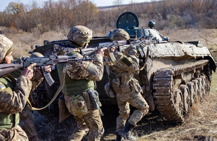 Окупанти йдуть у наступ під Лиманом: нова тактика ворога та відповідь ЗСУ - що відомо