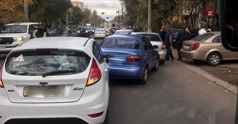 В Мариуполе в аварию попали три легковушки