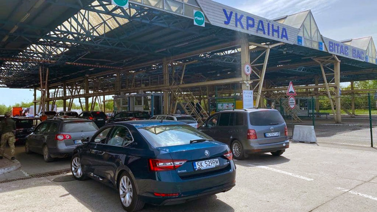 Розмитнення автівок планують перенести в Дію – деталі законопроєкту