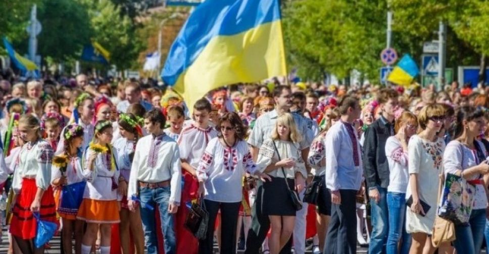 Мариупольцы в национальной одежде пройдут парадом через центр города