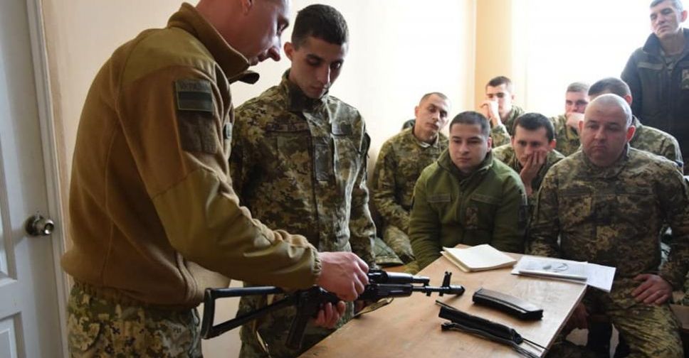 Разборка автомата и тактическая медицина: как готовят новобранцев в Донецком погранотряде (ФОТО)