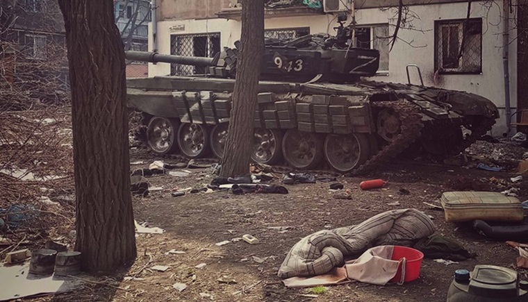 Росіяни стискають захисників Маріуполя зі сходу та заходу: що відбувалося в місті два роки тому