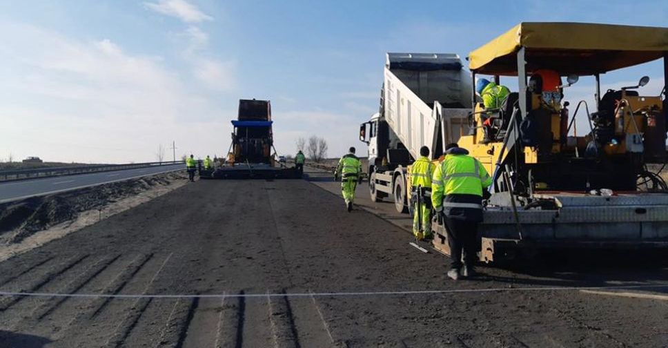 Продолжается ремонт трассы между Мариуполем и тремя портовыми городами Украины