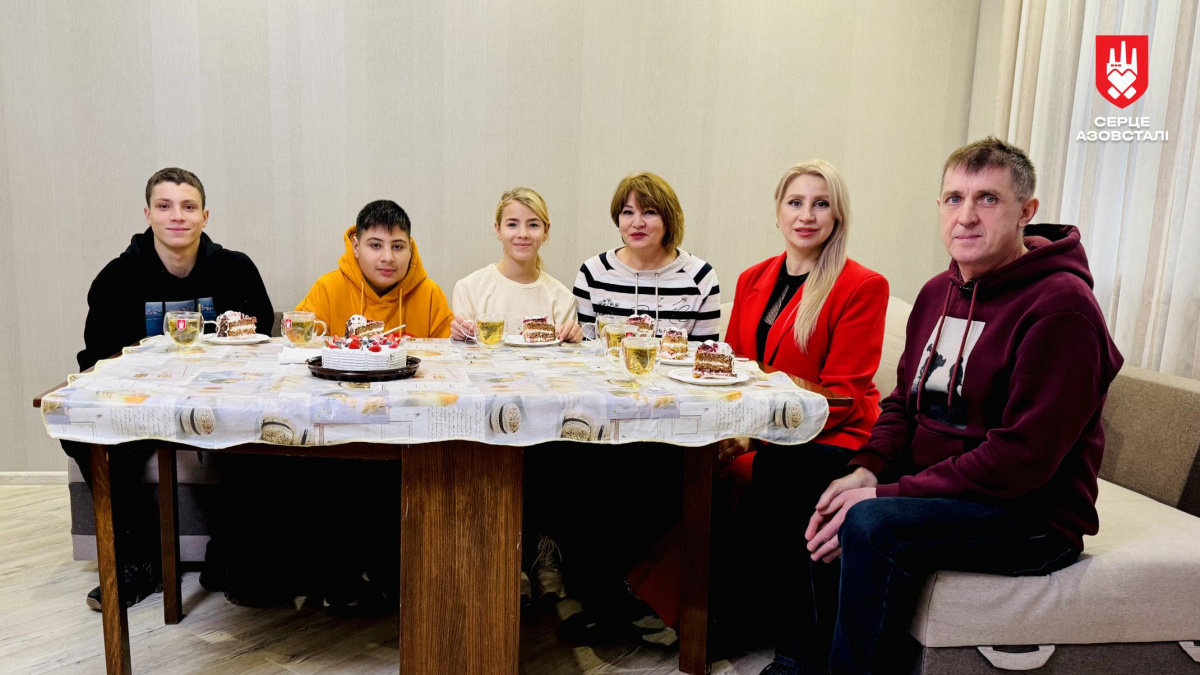 Двічі втрачав дім через окупацію: захисник Маріуполя Олексій Бєлоусов отримав власну квартиру за програмою Серце Азовсталі. Вдома