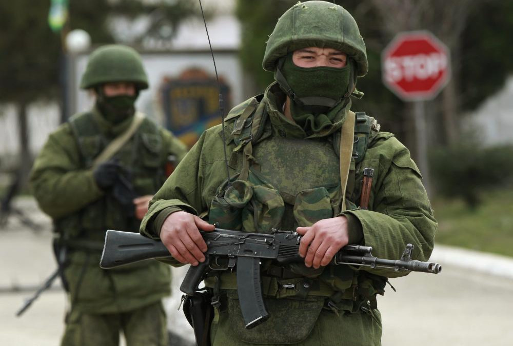 Ще один поліцейський з Маріуполя «переодягнувся» у ворожу форму