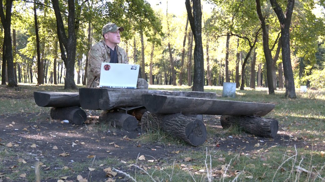 Це про пам'ять та емоції: захисник Маріуполя пише дуже особисту книгу про бої за місто