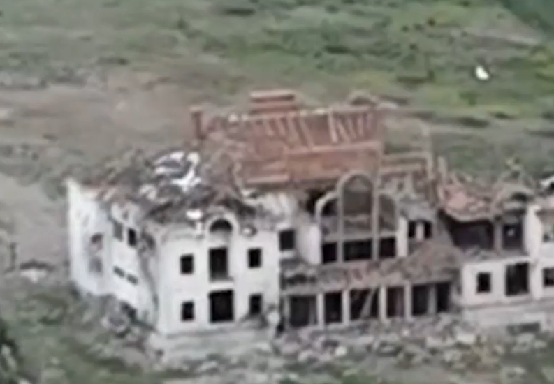 Окупанти підняли прапор над селом під Мар'їнкою, де їх і знищили