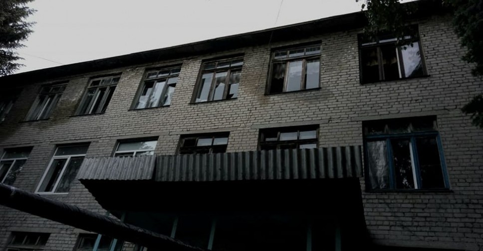 Обстрелянный техникум в Красногоровке просит помочь со строительными материалами (ФОТО)