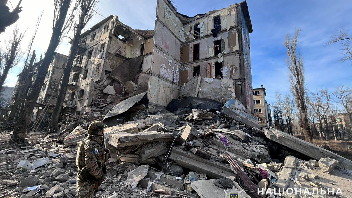 Скинули бомби та обстріляли з артилерії: окупанти вбили та поранили шістьох мешканців Донеччини