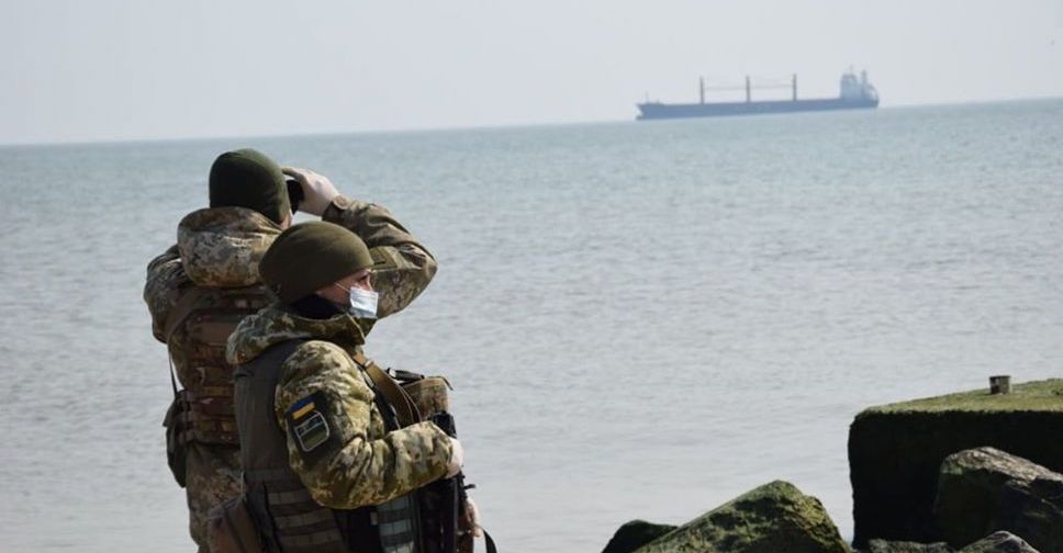 Пограничники Донетчины задержали в Азовском море девятерых нарушителей (ФОТО)