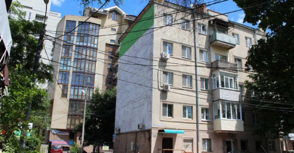 Мариупольцы разрисуют около 380 кв. м фасадов Днепра (ФОТО)