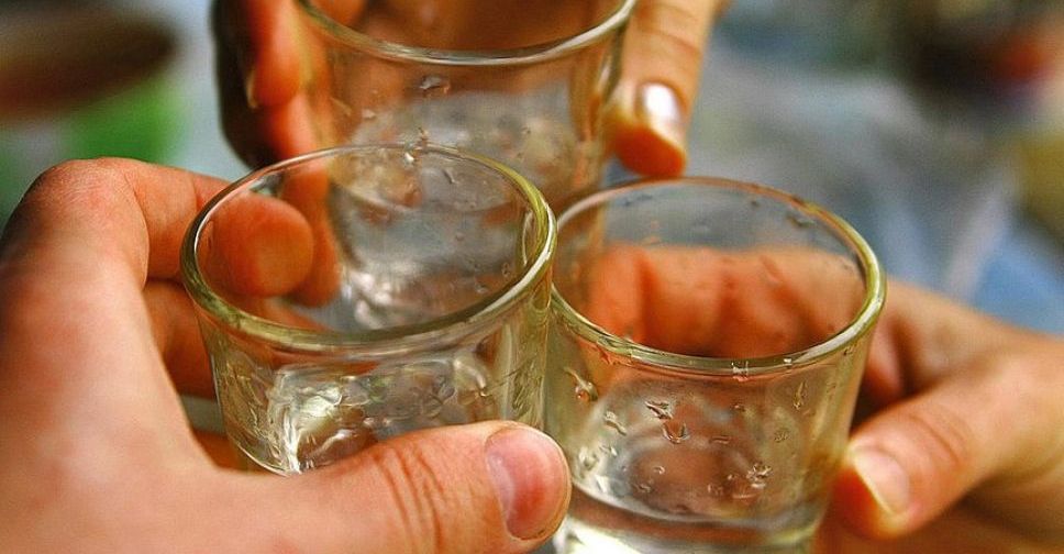 Пьяный мариуполец бросался под машину полиции: нарушителя госпитализировали