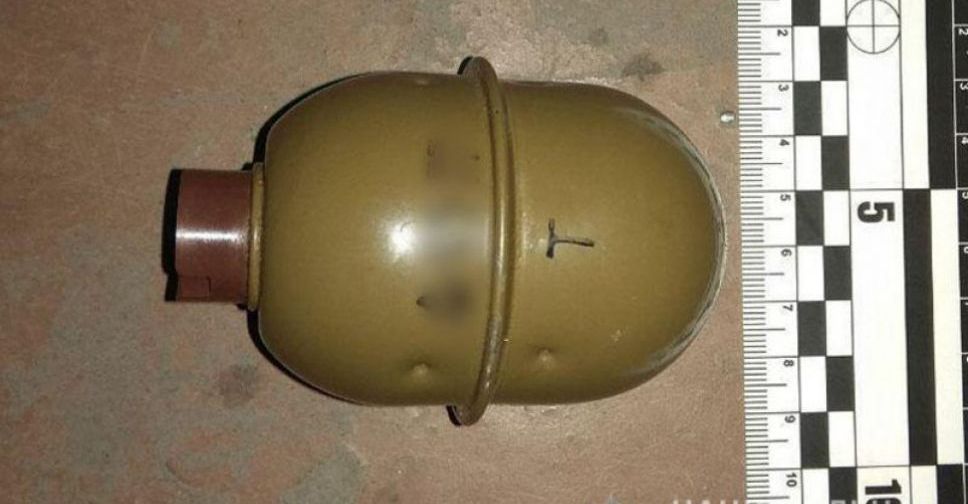 На Донетчине у пассажира поезда нашли гранату и детонаторы (ФОТО)