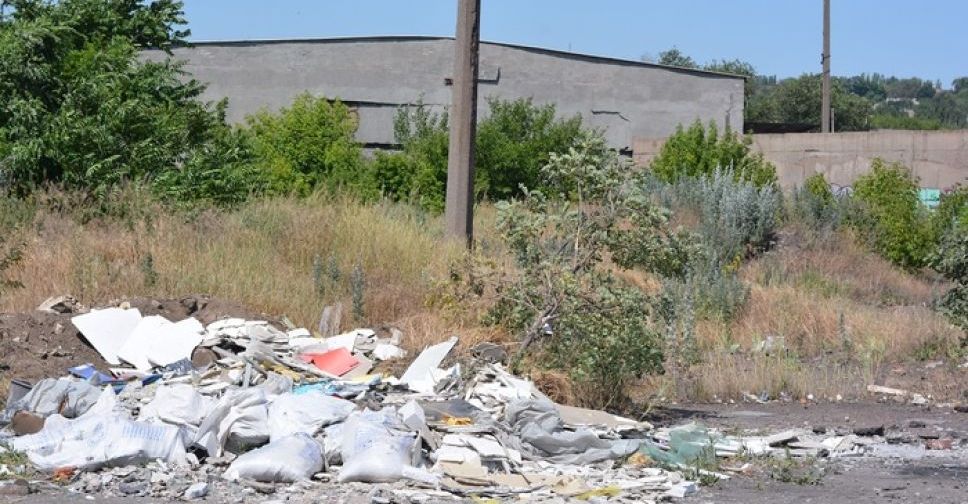 Мариупольский подрядчик устроил в городе незаконную свалку (ФОТО)