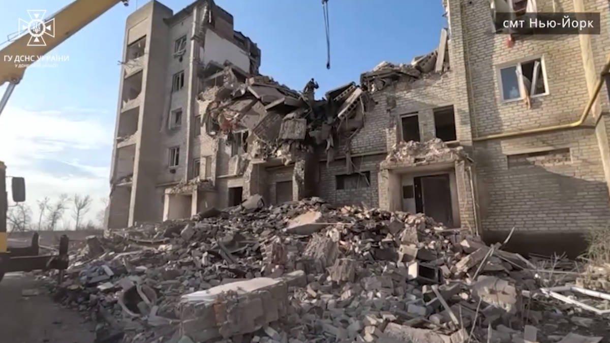 Другий тиждень під завалами – у Нью-Йорку не можуть дістати тіла загиблих через потужні обстріли