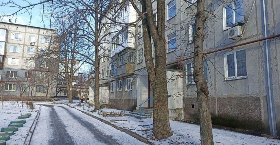 На Донетчине девушка упала из окна на пятом этаже