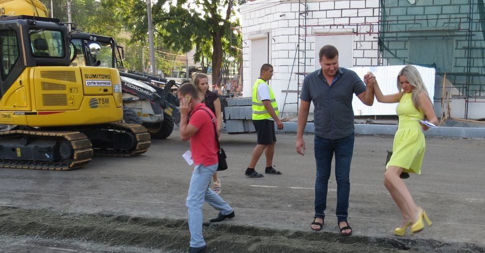 Мариупольцы с мэром прошли квест на ловкость, чтобы попасть на «Шесть соток страсти» (ФОТО+ВИДЕО)