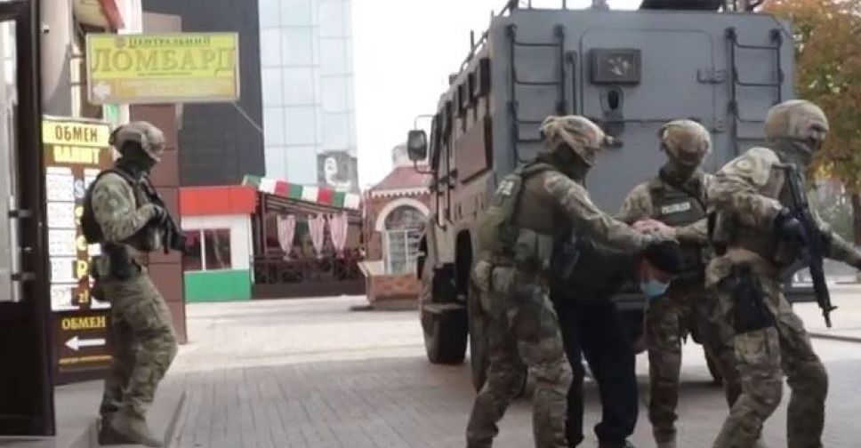 Переполох в центре Мариуполя: вооруженные спецназовцы направились в ювелирный салон