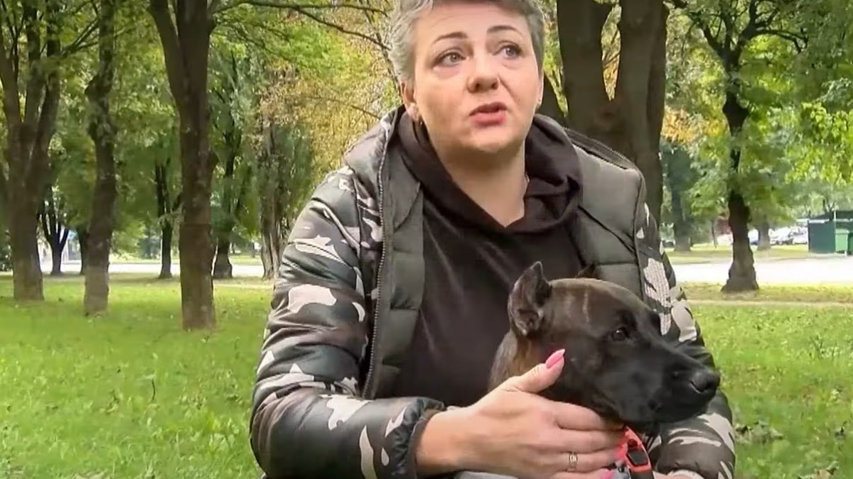 Рік пошуку та довгий шлях в Україну: як мама полоненого захисника вивезла його собаку з окупованого Маріуполя