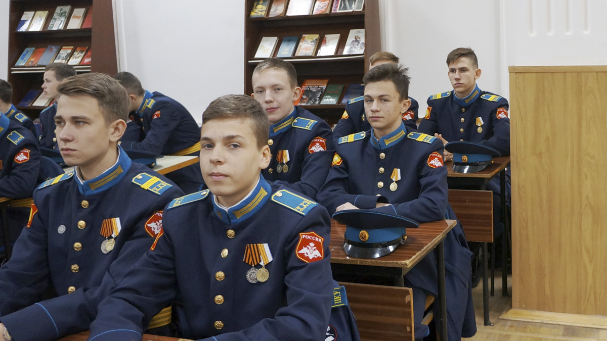 Росіяни відкривають військові центри на окупованих територіях – наступний з’явиться у Луганську