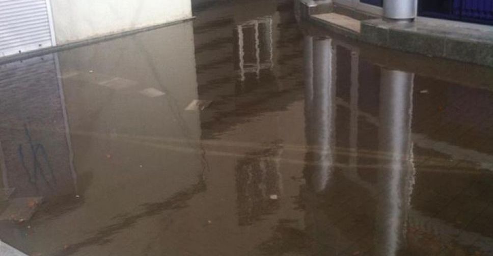 В Мариуполе у памятника Высоцкому образовалось «озеро» (ФОТОФАКТ)