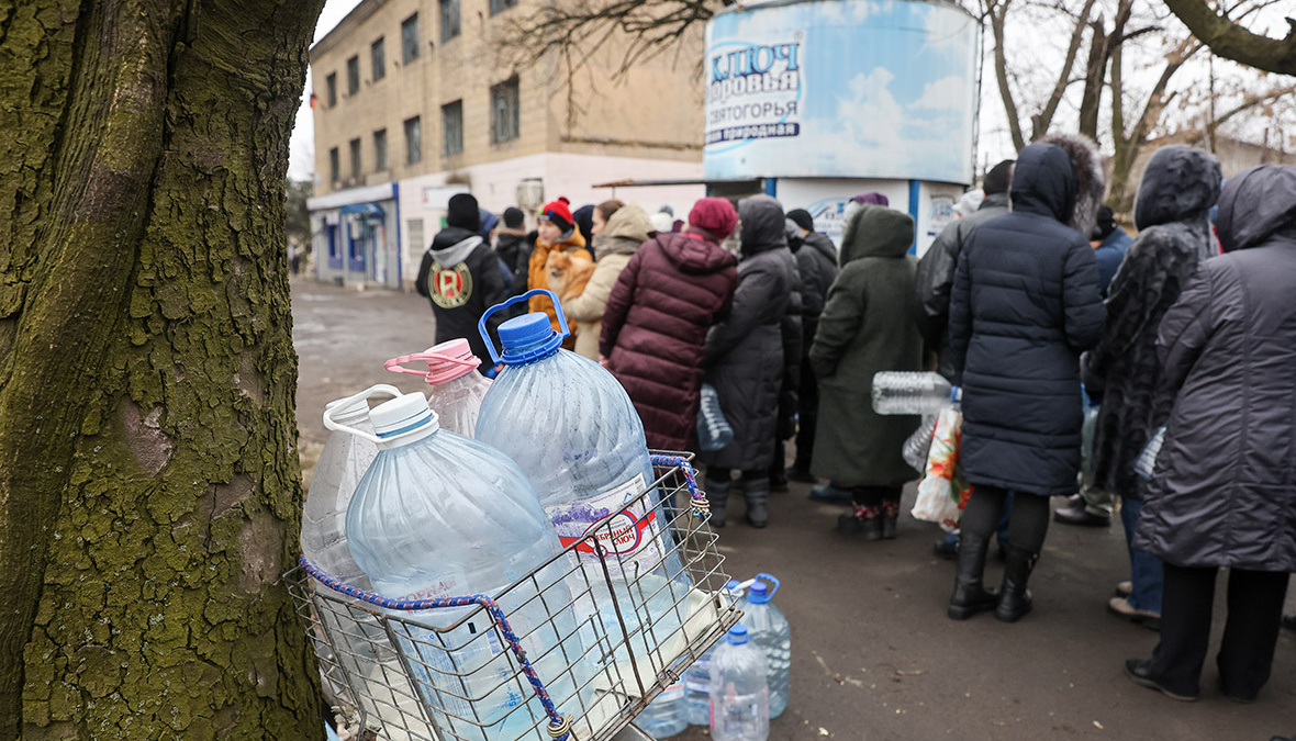 Балалайки замість водогону - Донецьк став заселеною пустелею для пафосної картинки