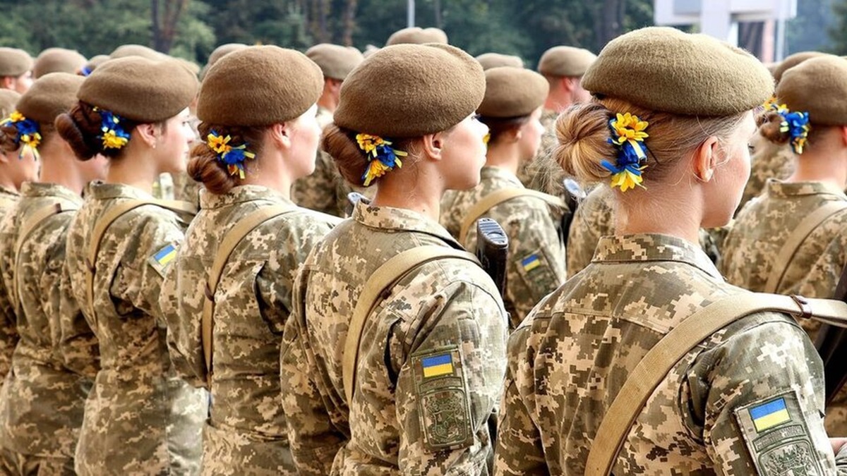 Оновити дані в ТЦК доведеться і жінкам: перелік військовозобов’язаних українок