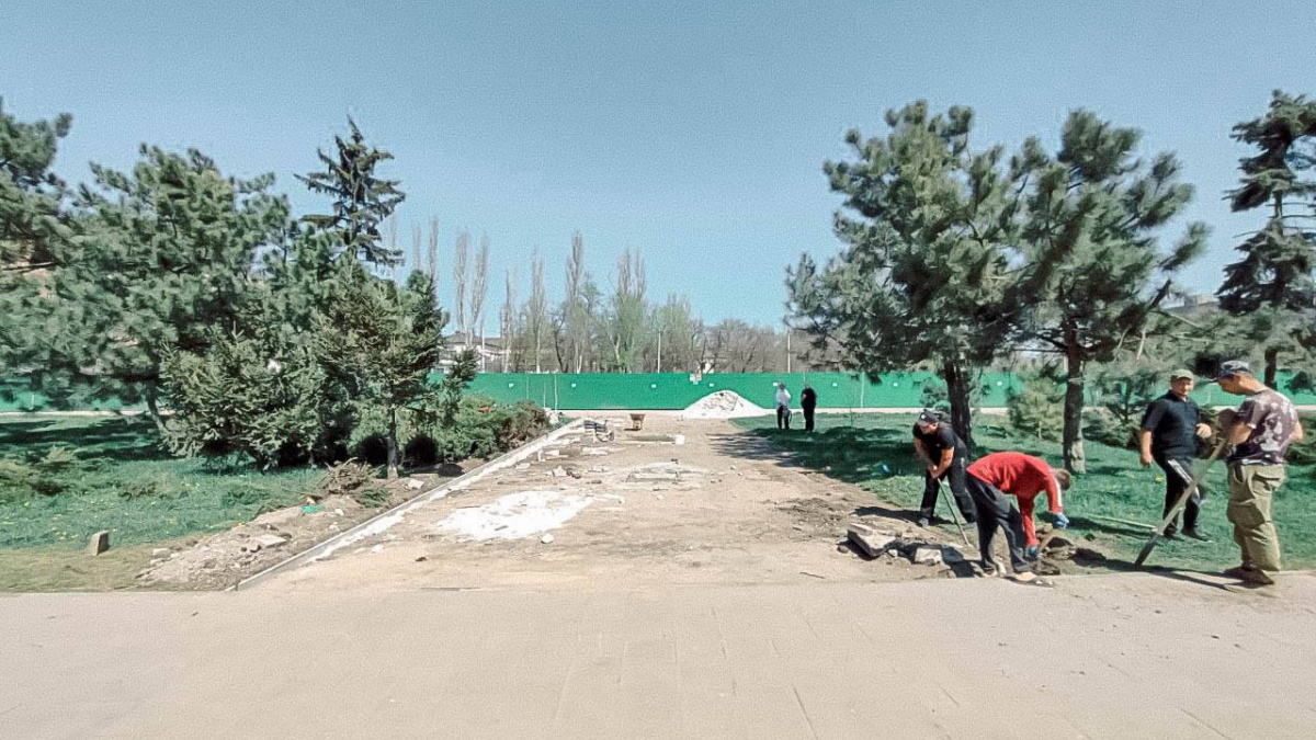 У центрі Маріуполя відкриють сквер на честь окупанта та вбивці – подробиці