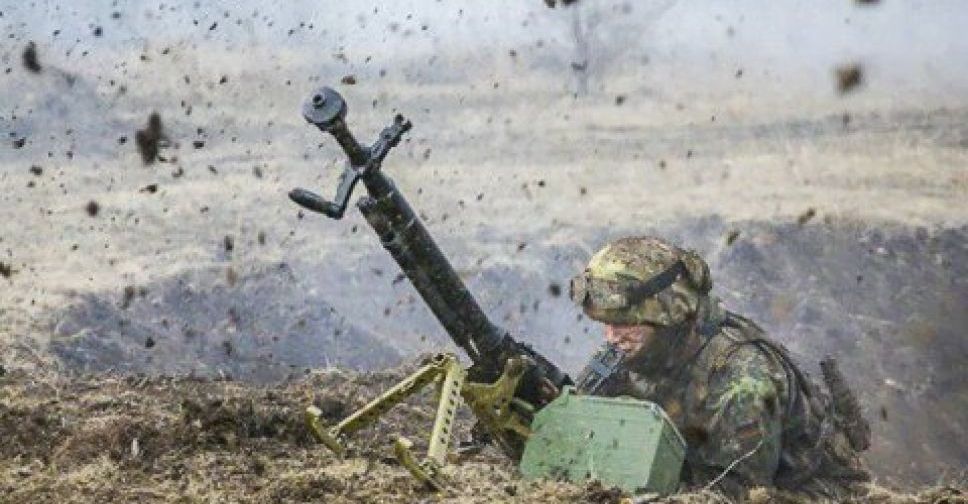 Боевики обстреляли на Донбассе жилые дома. Ранены санитар и боец ВСУ