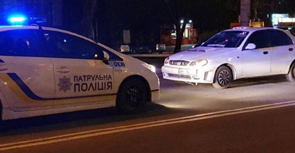 На пешеходном переходе в центре Мариуполя сбили женщину (ФОТО)