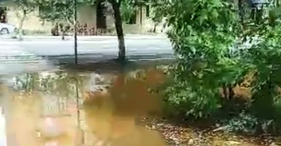 Мариупольца оштрафовали за залитый канализацонными стоками проспект (ВИДЕО)