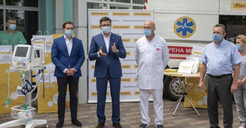 Фонд Рината Ахметова передал Мариуполю аппараты искусственной вентиляции легких (ФОТО)