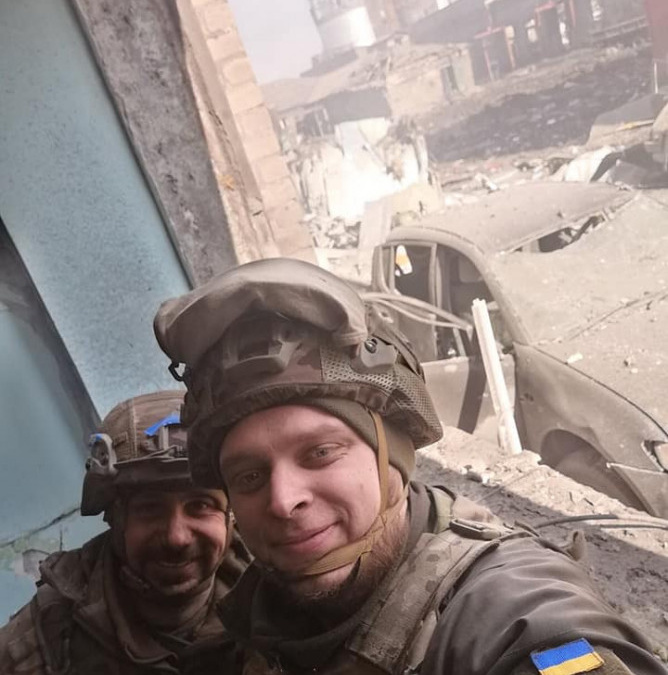 З полону звільнили військового, який боронив Маріуполь та пережив теракт у Оленівці