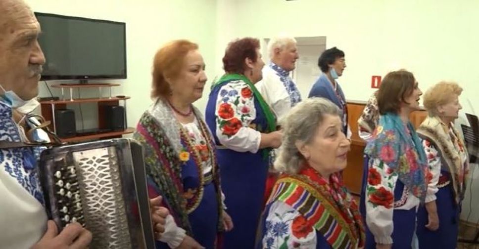 Мариупольские ветераны-металлурги принимали поздравления