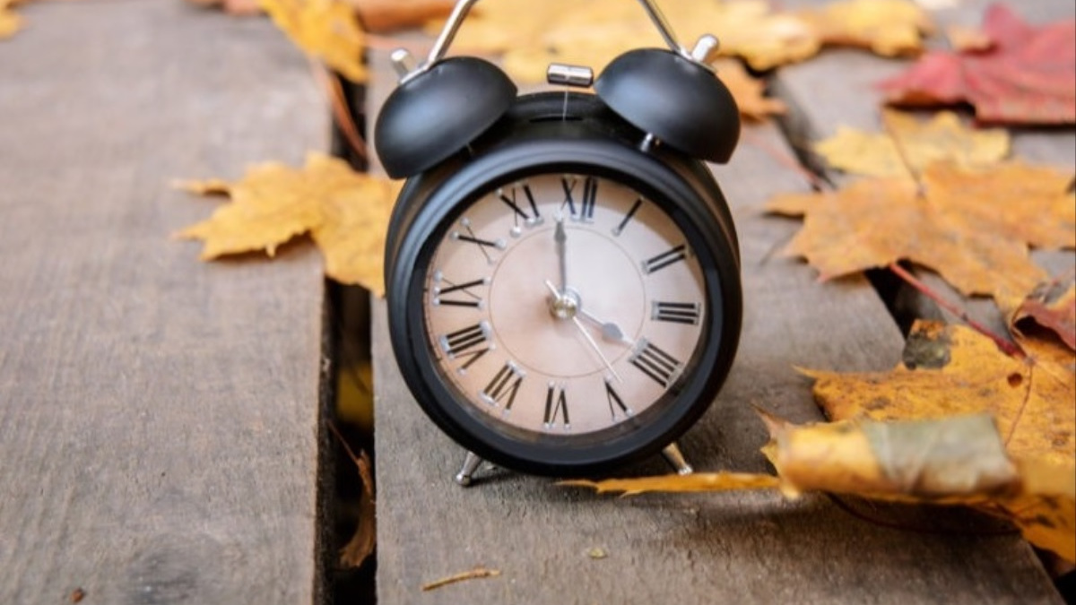 Перехід на зимовий час у 2023 році - коли в Україні переводять годинники