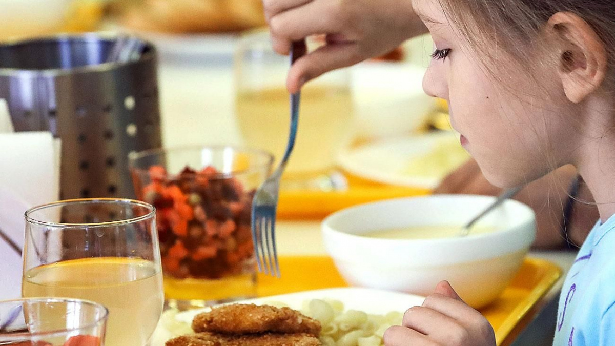 Переселенці, діти-сироти, малозабезпечені - кого в школах та дитсадках годуватимуть безкоштовно