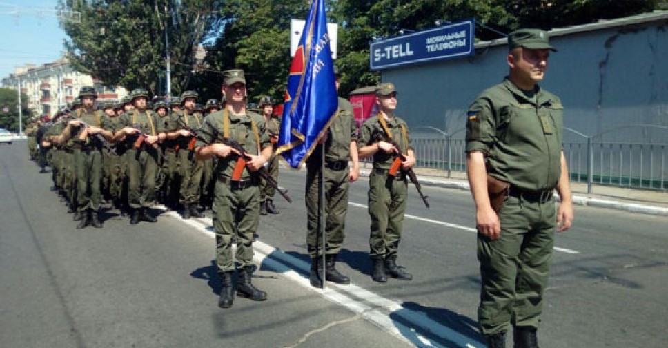 В центре Мариуполя прошел парад в честь освобождения города (ДОПОЛНЕНО)