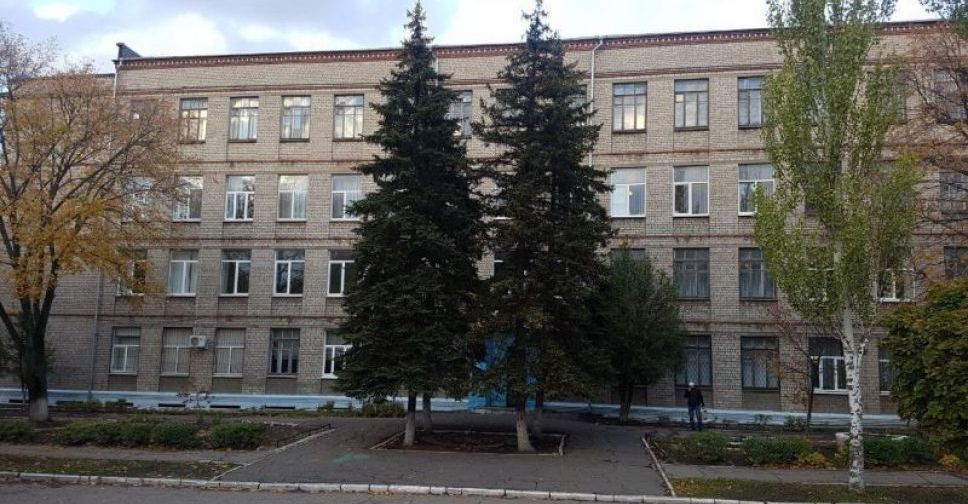 Новая украинская школа: в мариупольской гимназии № 2 препятствуют проведению родительского собрания (ФОТО+ДОПОЛНЕНО)