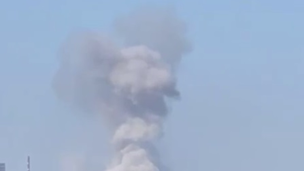 В окупованому Луганську пролунали вибухи – можливе влучання в військову базу