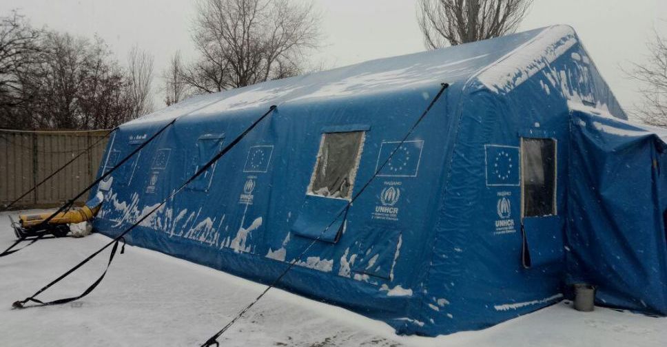 Согреют и помогут: на КПВВ Донетчины мерзнут люди (ФОТО)