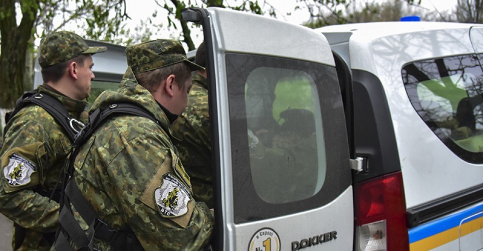 Мариуполец сообщил полиции, что заминировал свою мать в собственной квартире (ФОТО)