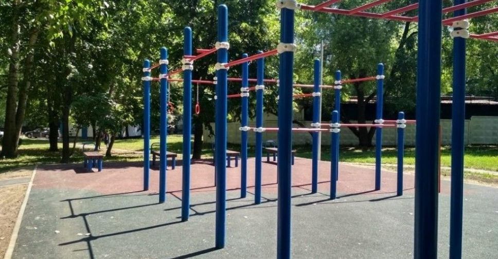 Во дворе мариупольской многоэтажки появятся спортивные тренажеры (ВИДЕО)