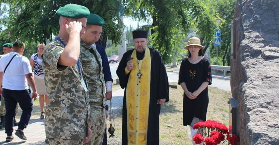 В Мариуполе почтили память пограничников, попавших в засаду боевиков в 2014 году (ФОТО)