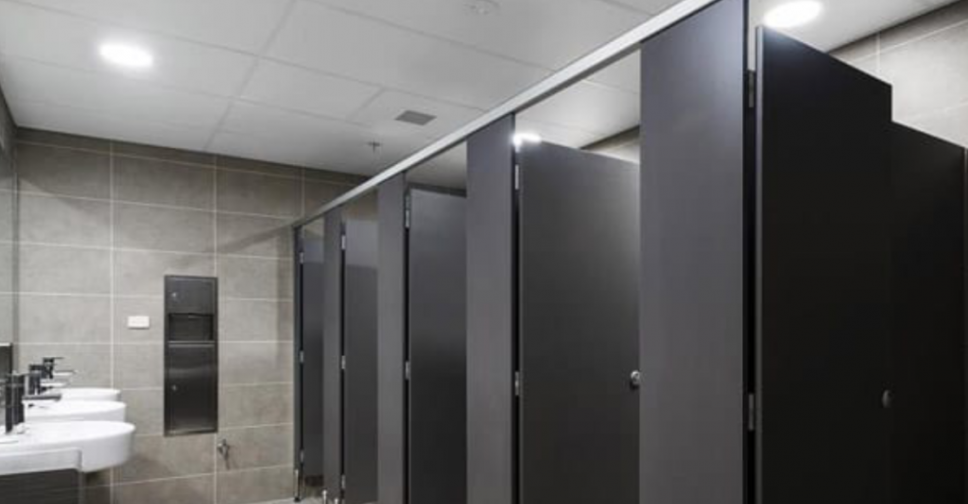 Невакцинированным мариупольцам запретили посещать туалеты